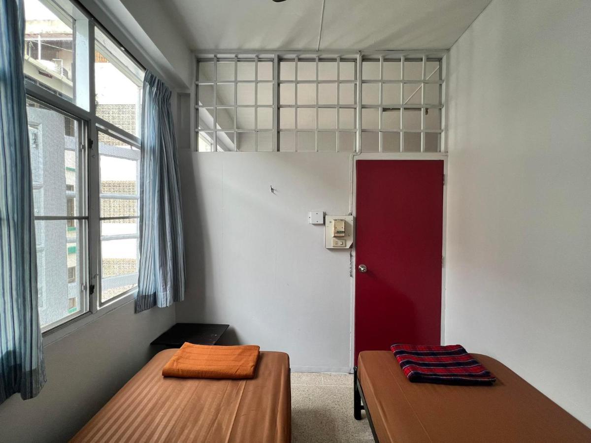 Merry V Guesthouse Бангкок Экстерьер фото